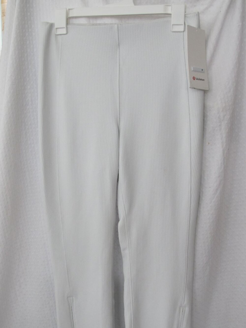 NWT - Lululemon Softstreme Crop Pants - 8
